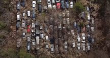 Opustené autá pri Fukušime