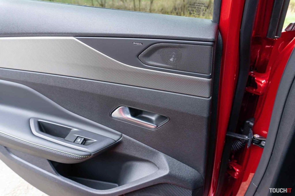 Audio výbava Focal v zadných dverách Peugeot 408